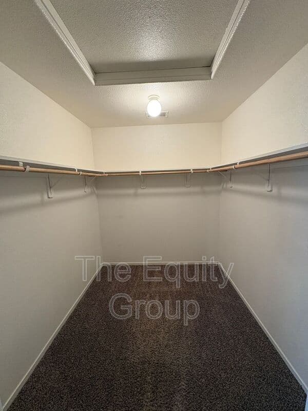 Visalia House: 2967 West Jerome Ave