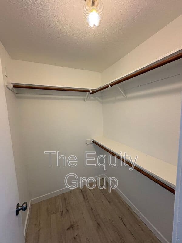 Visalia House: 2324 West Delta Ave