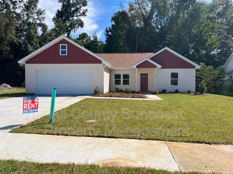 Monticello House: 325 Melrose Dr
