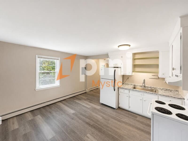 North Stonington House: 24 Milltown Road