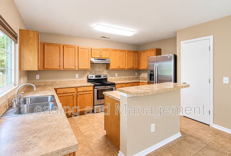 North Charleston House: 8811 Kellum Drive