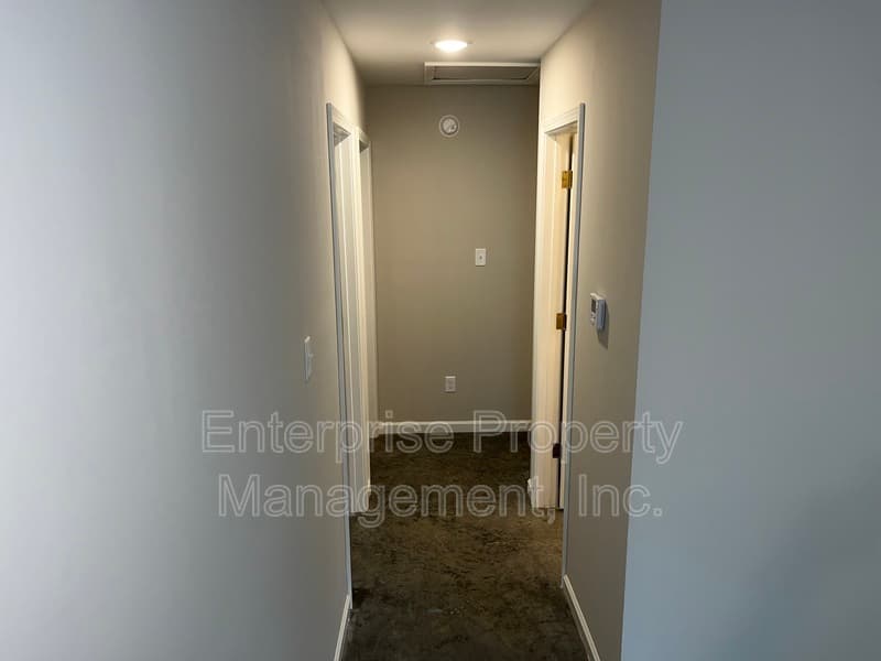 Memphis House: 2645 Mirror Avenue