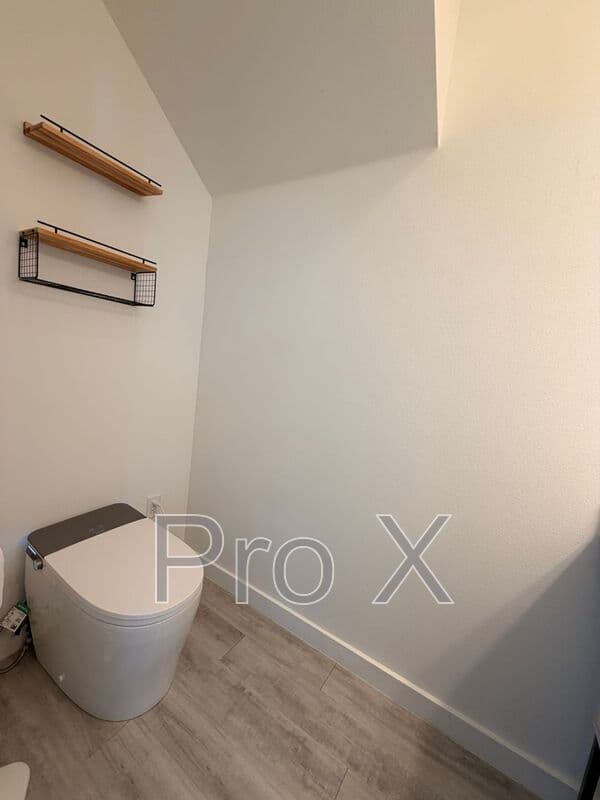 Bentonville House: 1050 Ventnor Ave
