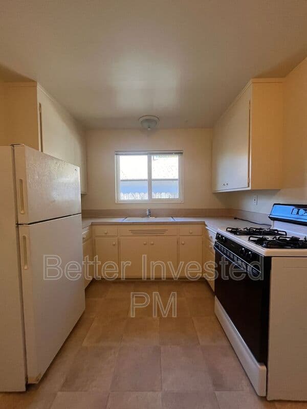 Santa Rosa House: 925 Beaver Ln