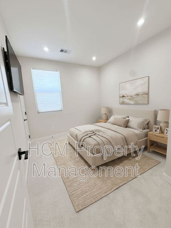Anaheim House: 1211 W Bushell St