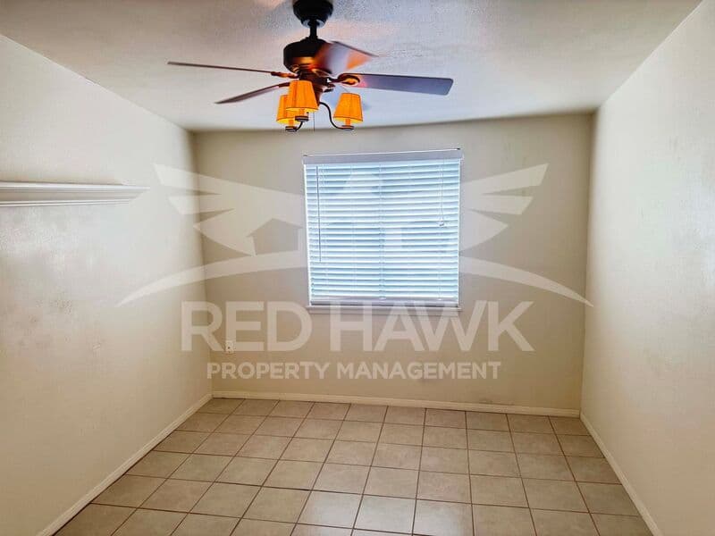 Tempe House: 25 W La Vieve Ln