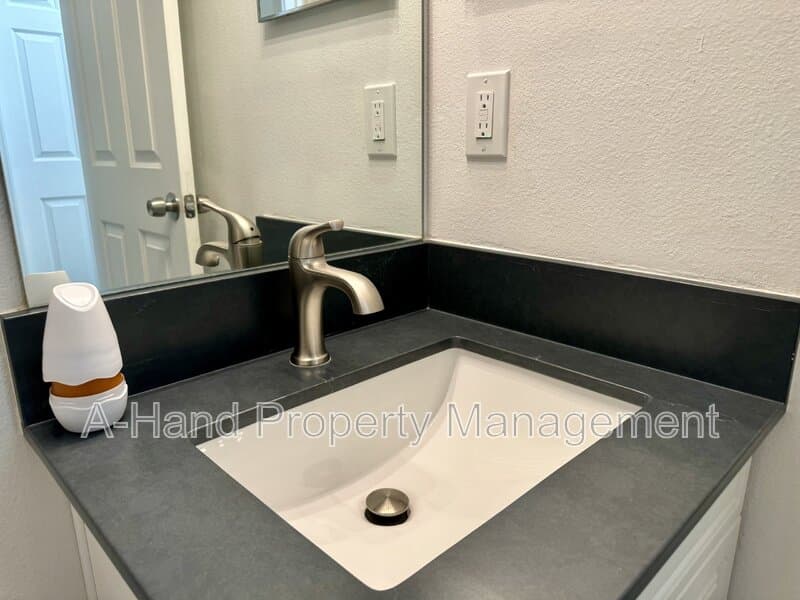 Davenport Condo: 522 Australian Way