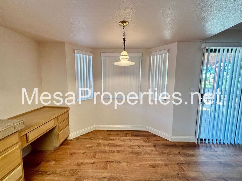 Victorville House: 13520 Oakmont Dr