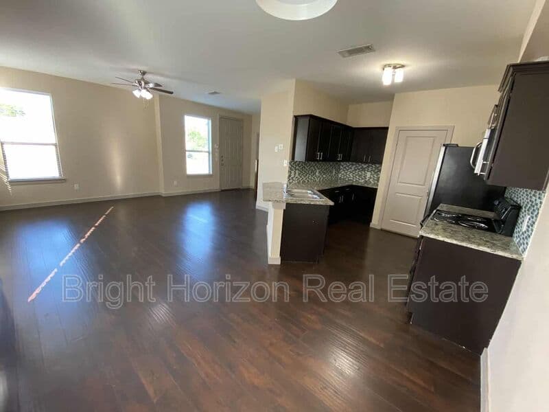 Hurst Condo: 3621 Valley Vista Drive