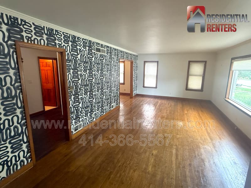 Bay View House: 2913 E Rhode Island Avenue