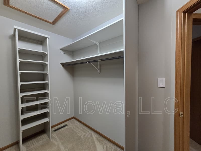 Cedar Falls House: 4710 Donald Drive