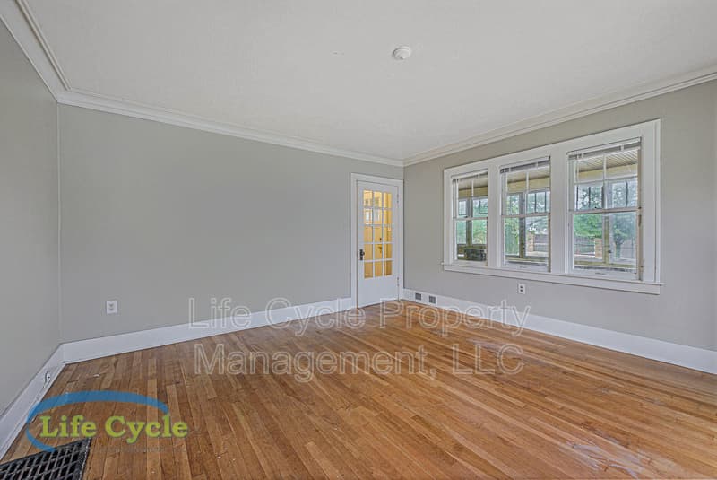 Grand Rapids House: 148 Diamond NE