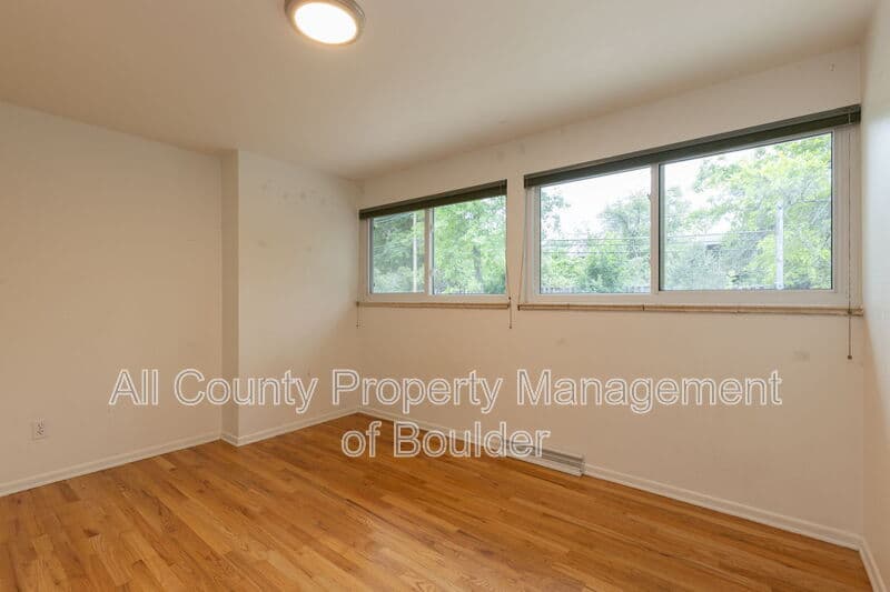 Boulder House: 4690 Sioux Dr
