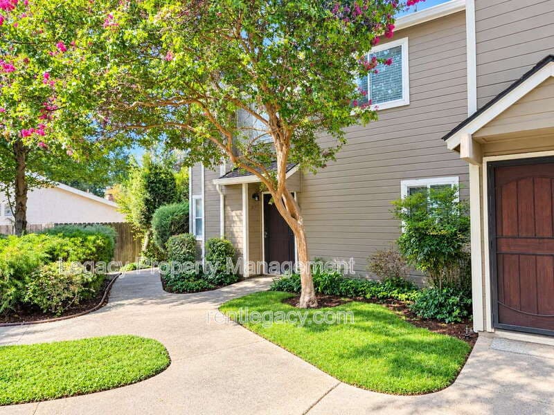 Sacramento Condo: 9101 Newhall Dr