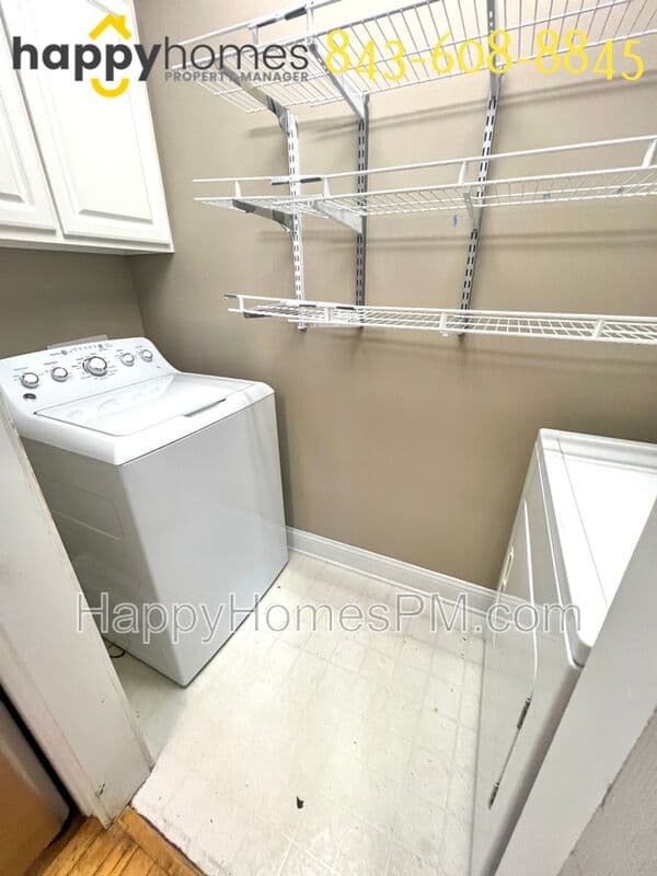 Charleston House: 1545 Ashley River Road