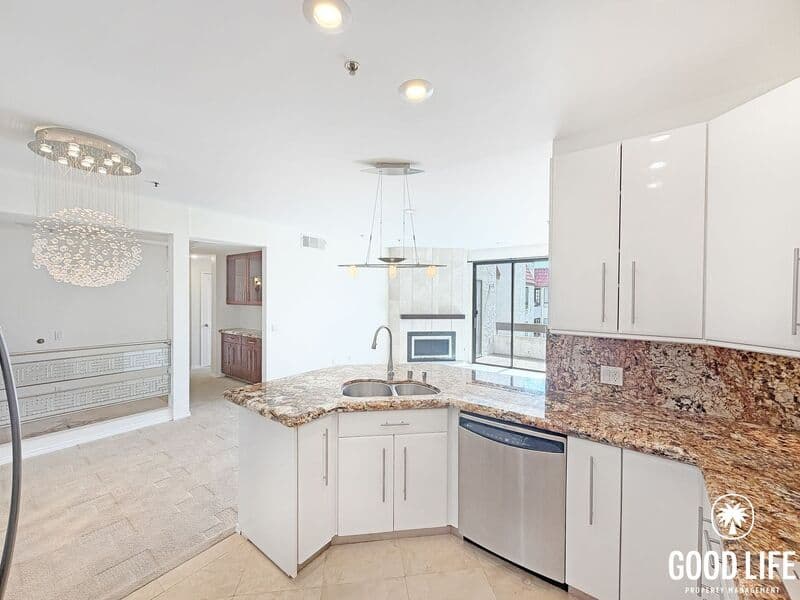 San Diego Condo: 5845 Friars Rd