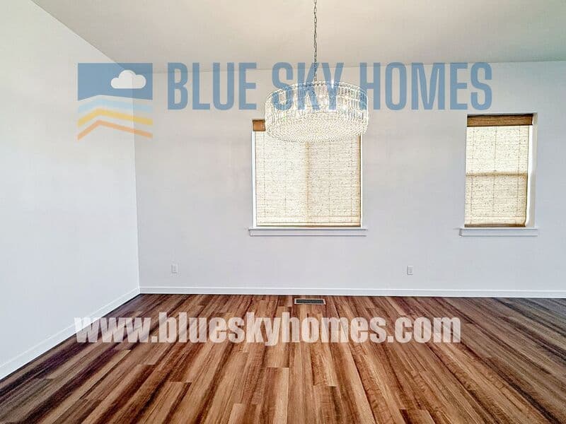 Star House: 8500 W Lilburn st