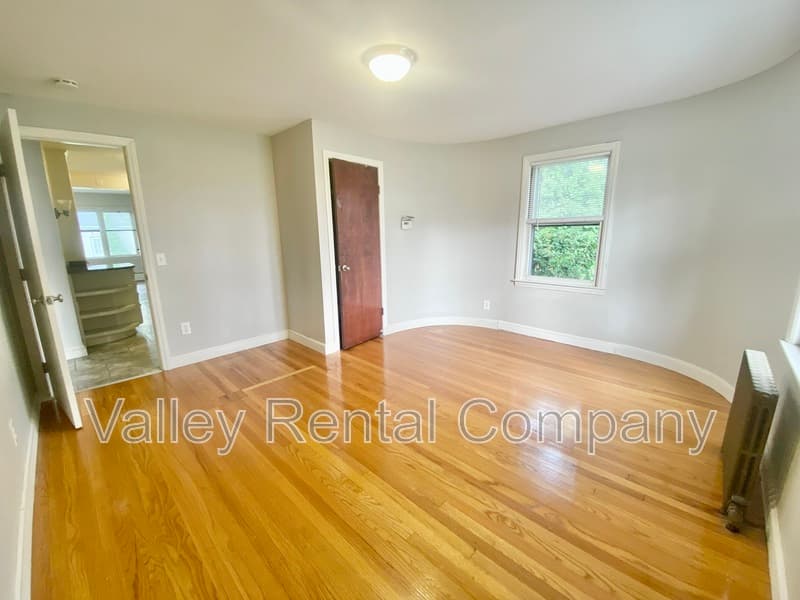 South Hadley Condo: 72 Lyman Street - 3