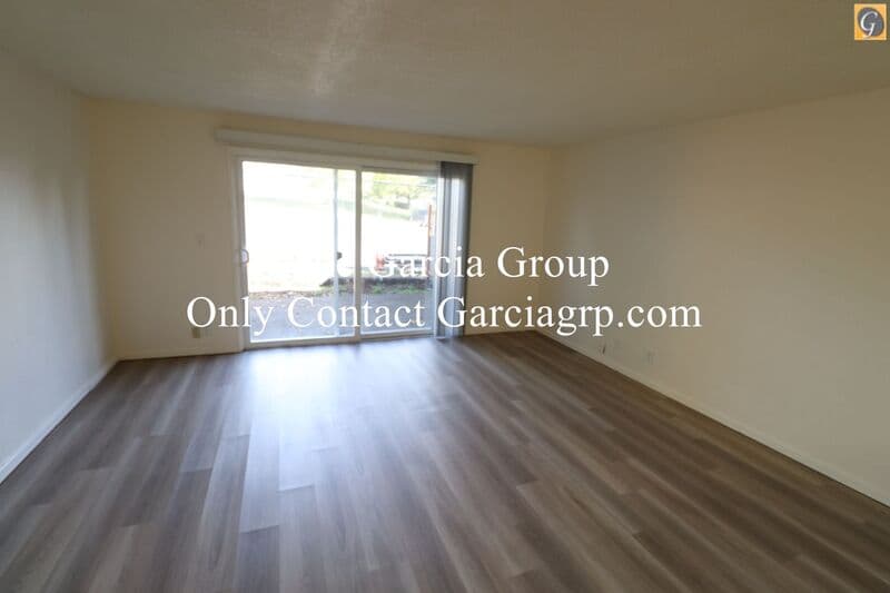 Oregon City Townhome: 581 Holmes Lane