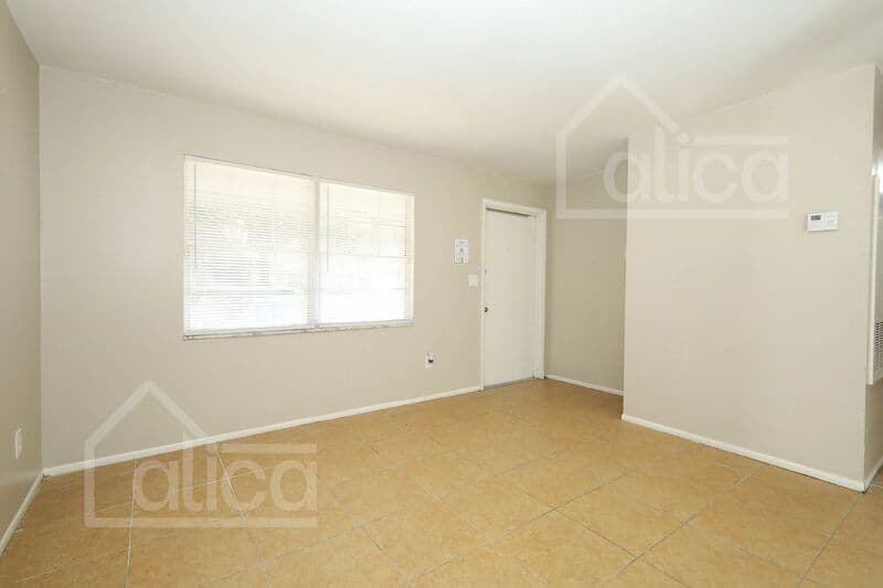 Orlando House: 1700 Ravenall Ave