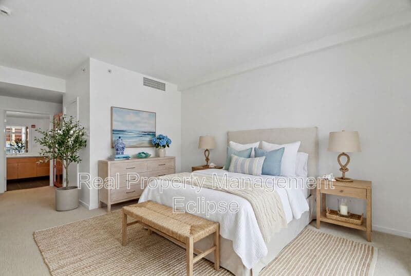 Bellevue Condo: 1188 106th Ave NE