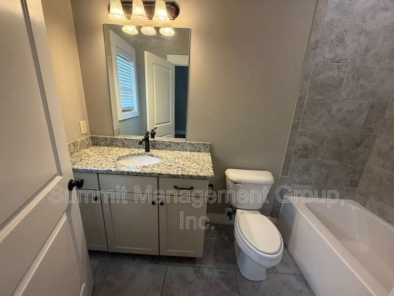 Jackson Condo: 860 S Harkness Street, Unit D