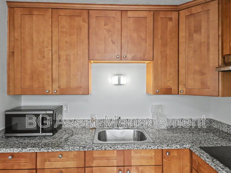 Richmond Condo: 1448 Merced St