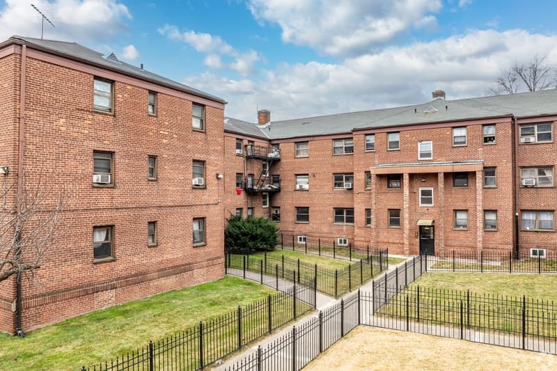 East Orange Condo: 255-271 S Harrison St - F3