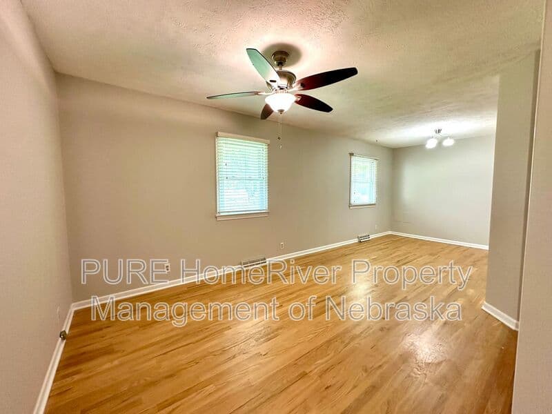 Omaha House: 12143 Ohern St