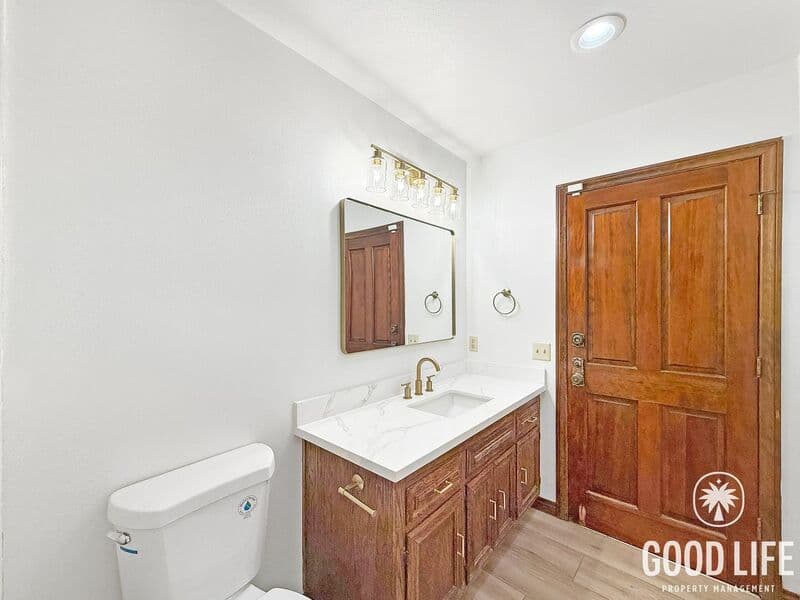 Corona House: 9250 Beazley Ln