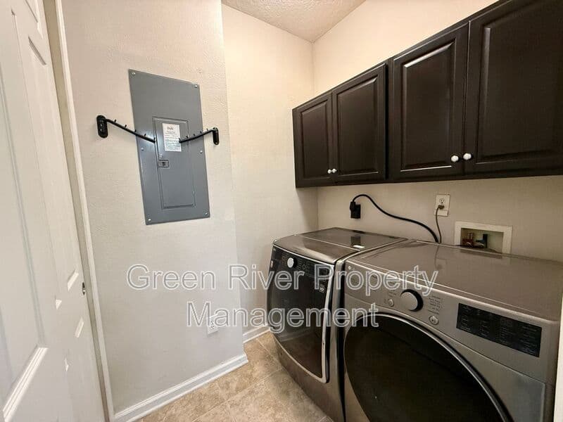 Jacksonville House: 11251 Campfield Drive