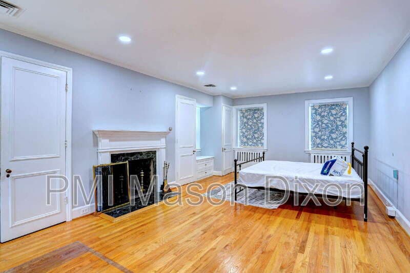 Baltimore House: 5304 Springlake Way