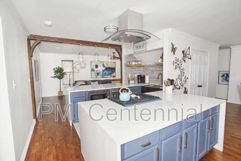Johns Creek House: 220 Preston Oaks Dr