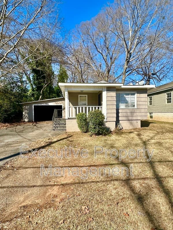 Birmingham House: 925 Woodward Road