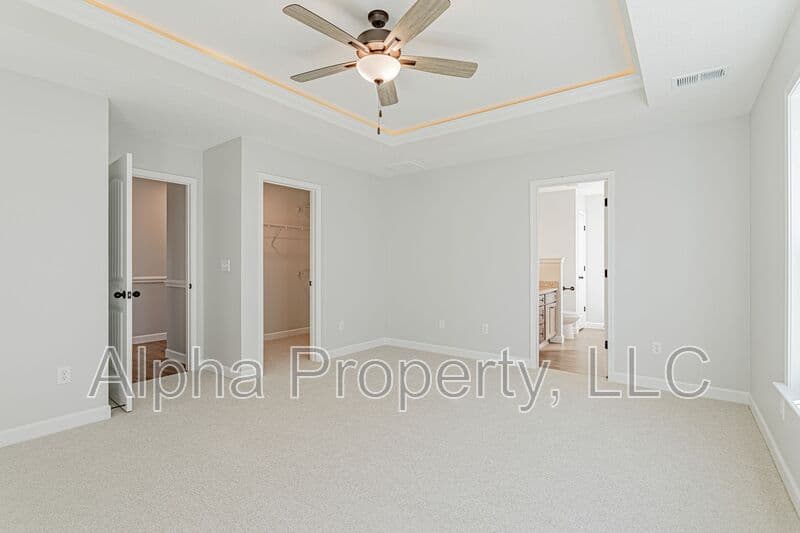 Moore House: 2204 Davenport Ct