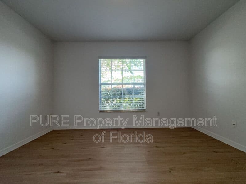 Ocala House: 15939 SW 14th Avenue Rd