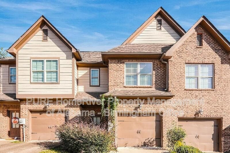 Gardendale House: 4257 Lochshire Lane