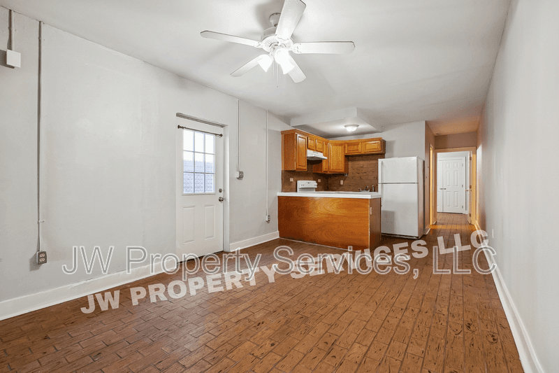 New Orleans House: 320 N Olympia