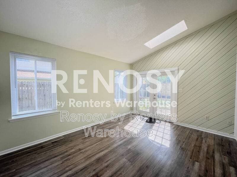 Virginia Beach House: 5705 Earnhardt Street