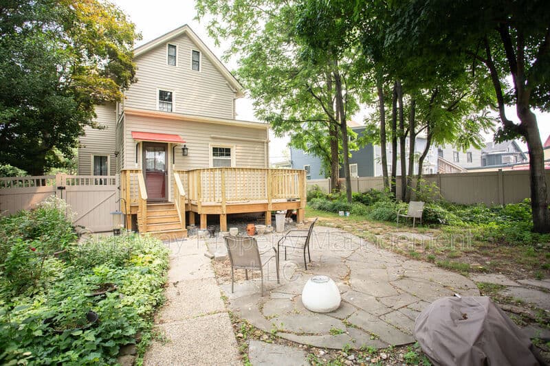 Medford House: 16 Union St