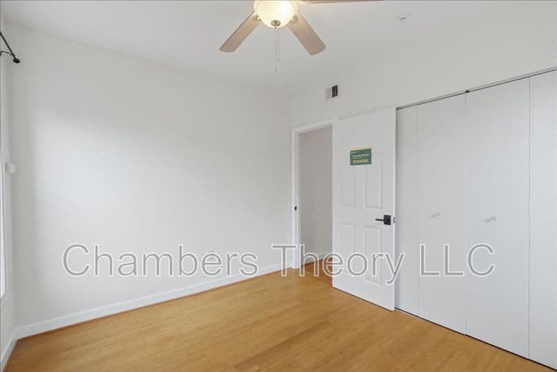 Washington House: 1630 6Th St NW