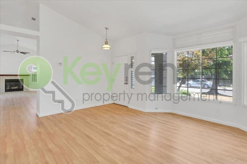 Sacramento House: 8428 Cassatt Way