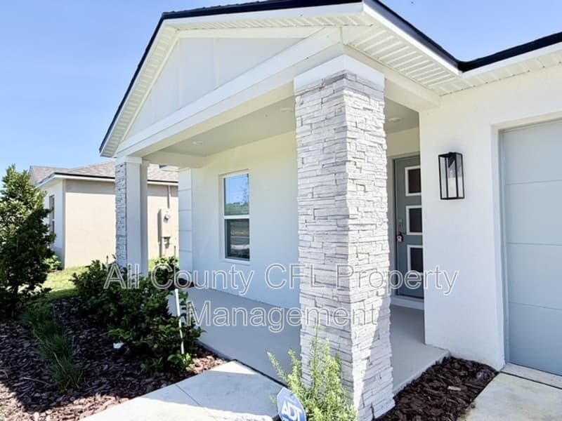 Lady Lake House: 219 Skyfield Court
