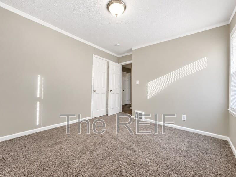 Detroit House: 17712 Lenore Avenue