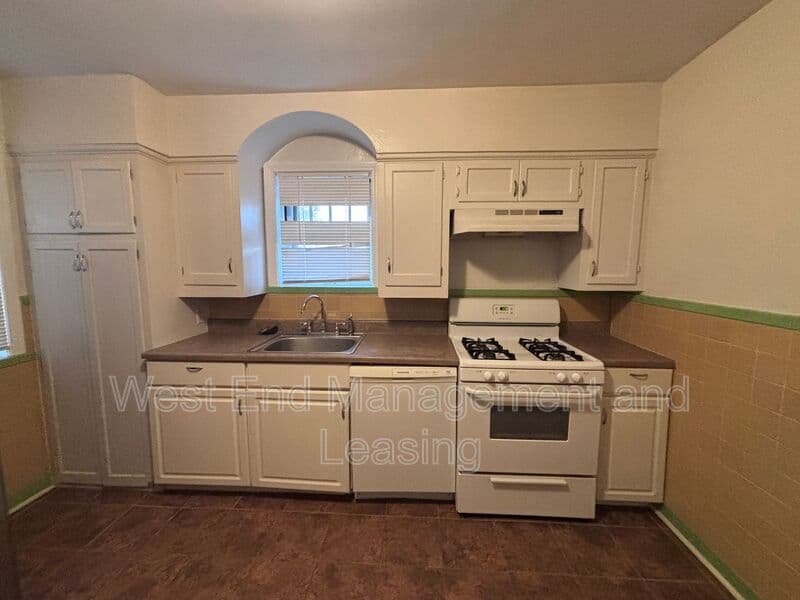 Saint Louis House: 6401 Pernod Ave