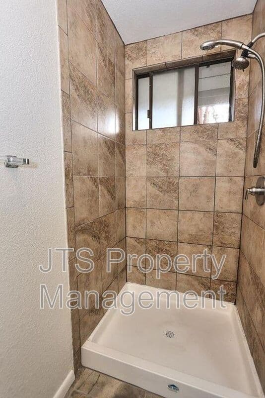 Sacramento House: 7400 Deltawind Drive