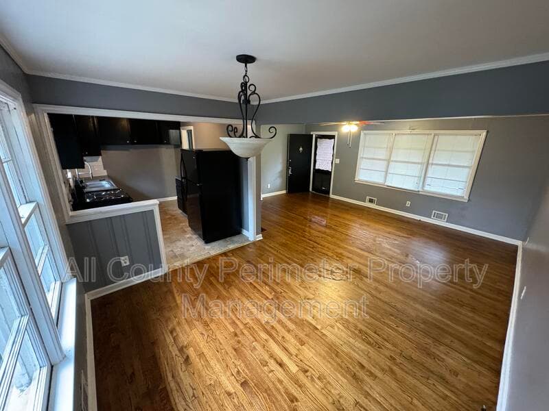 Macon House: 2759 Ellenwood Circle