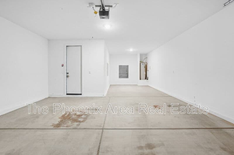Maricopa House: 35786 W Santa Monica Ave
