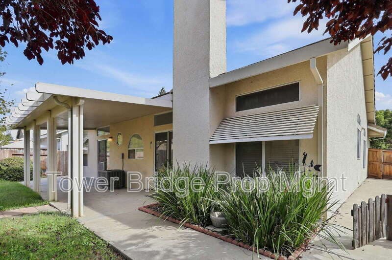 Elk Grove House: 8992 Panamint Ct