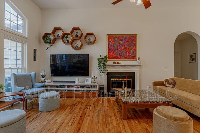 Greer House: 209 Birchleaf Ln